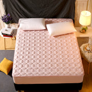 Non-slip mattress protector